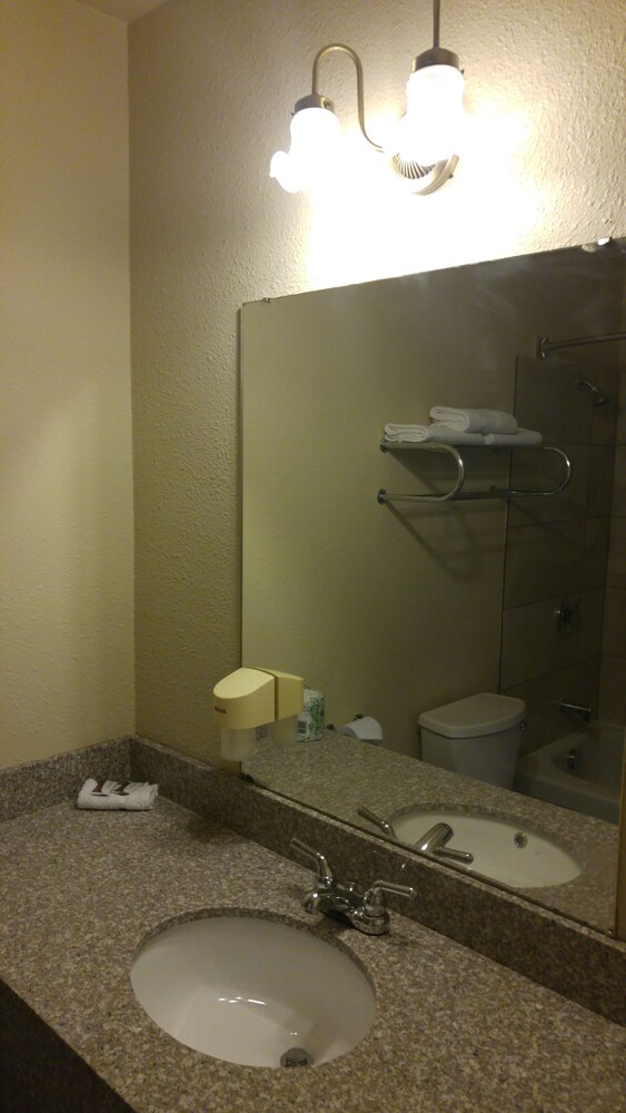 Loyalty Inn Pasco - photo 21