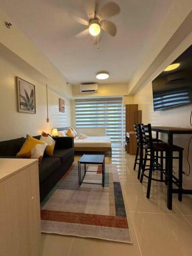 The Suite Life Level 42 at Makati — 4-Star Luxury Hotel in Manila, Philippines
