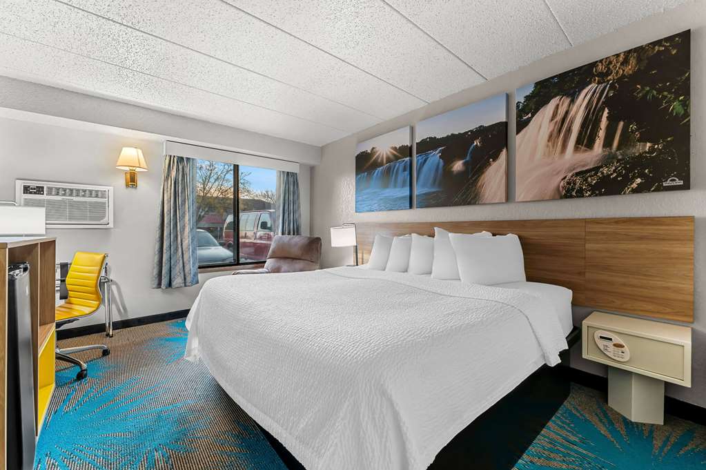 Days Inn by Wyndham Sioux Falls Empire - photo 28