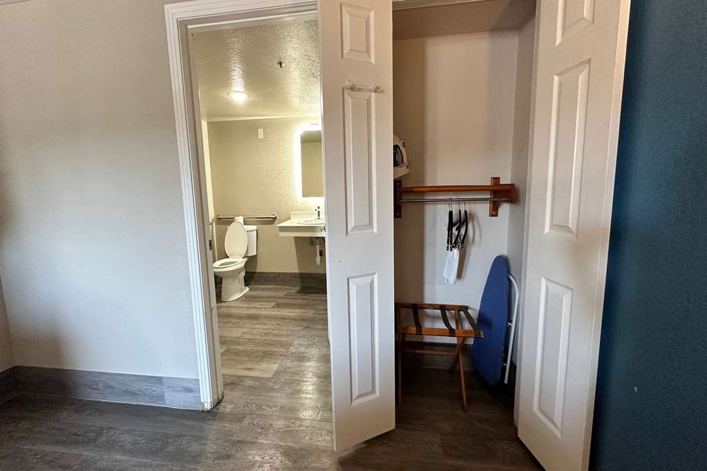Days Inn by Wyndham San Diego Vista - photo 14