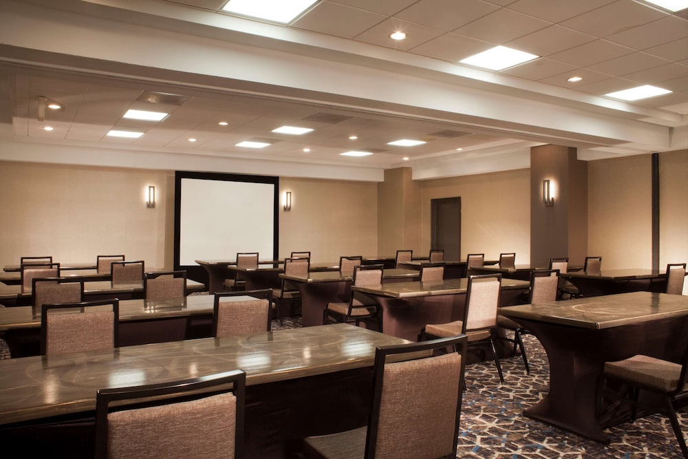 Embassy Suites by Hilton Houston Near the Galleria - photo 33
