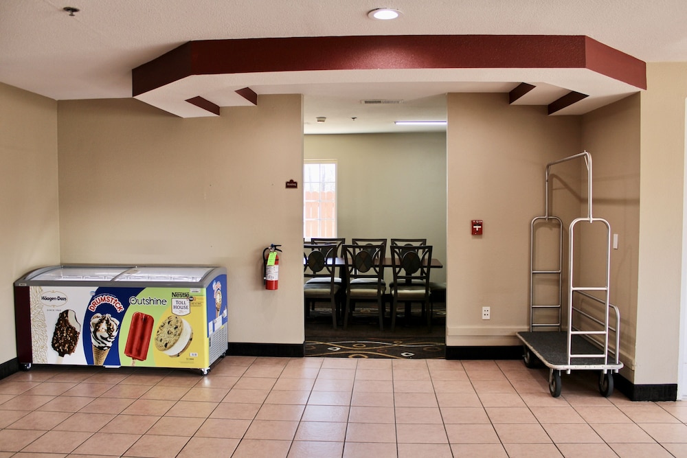 HomeTown Inn & Suites - photo 26