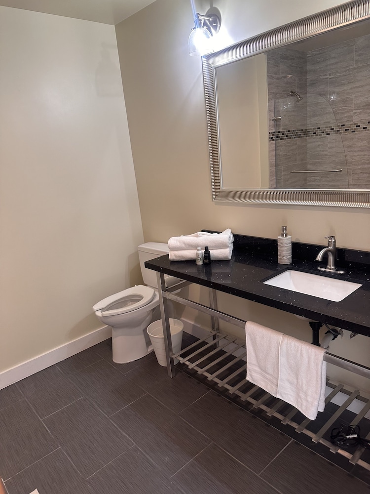 Lakeview Hotel - photo 13