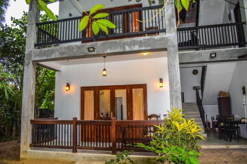 Lawrence Villa — 4-Star Luxury Hotel in Weligama, Sri Lanka