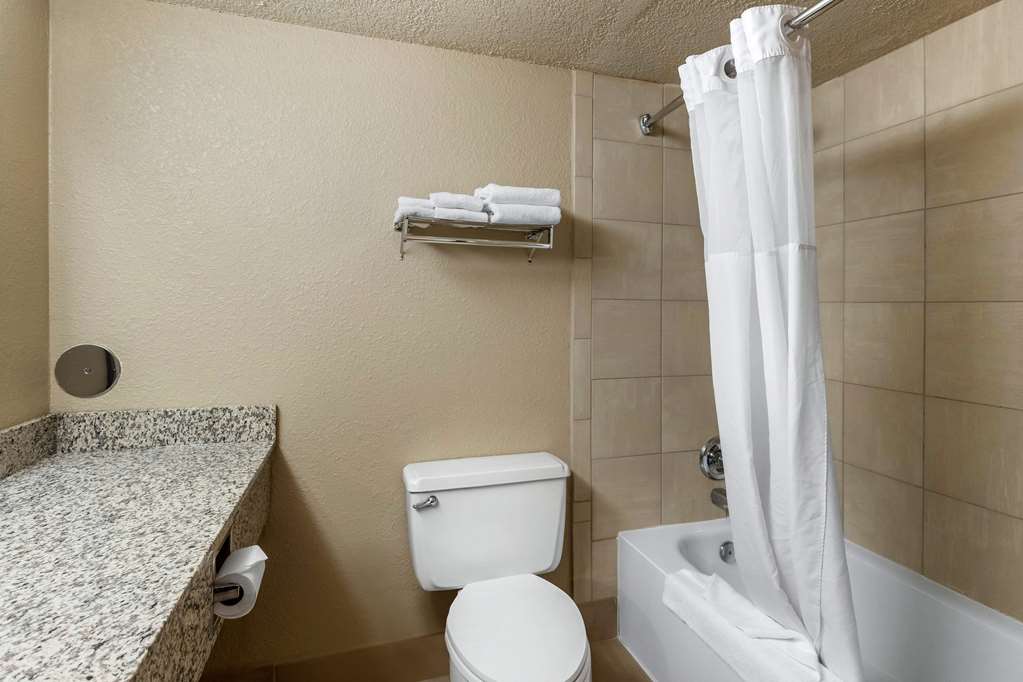 Quality Inn & Suites Des Moines Merle Hay Road - photo 27