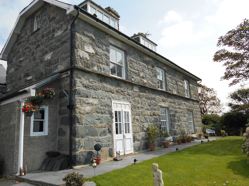 Hendre Clochydd Hall in Barmouth, United Kingdom