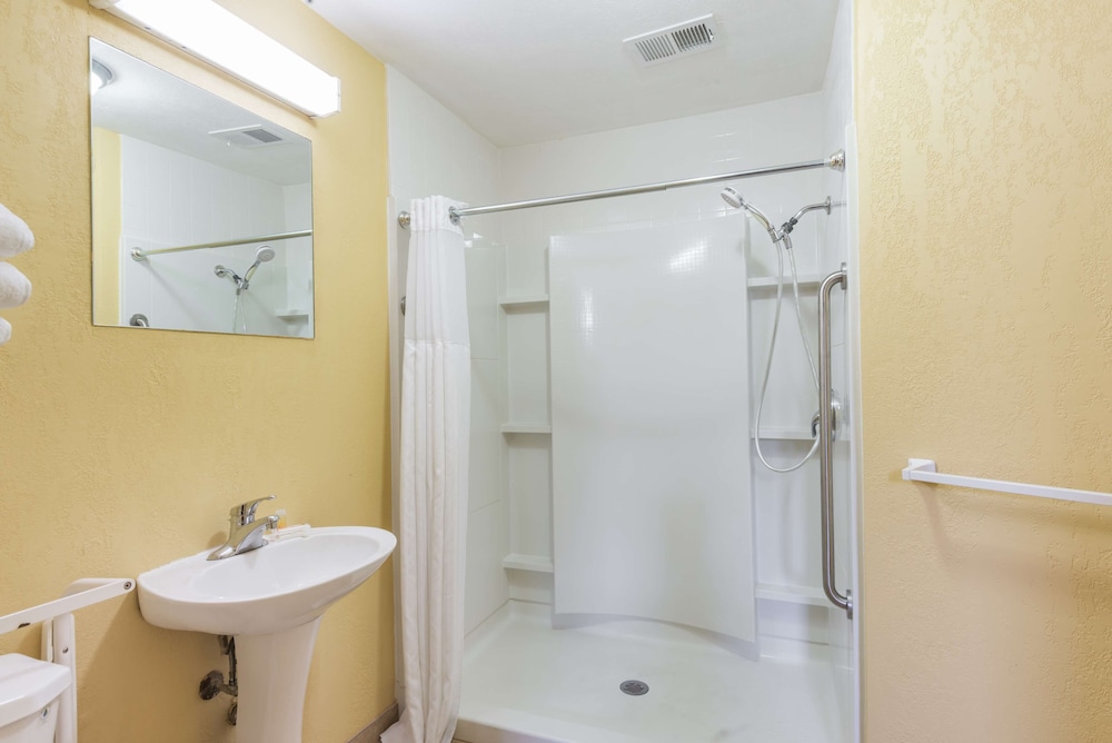 Days Inn by Wyndham Pittsburgh - photo 7