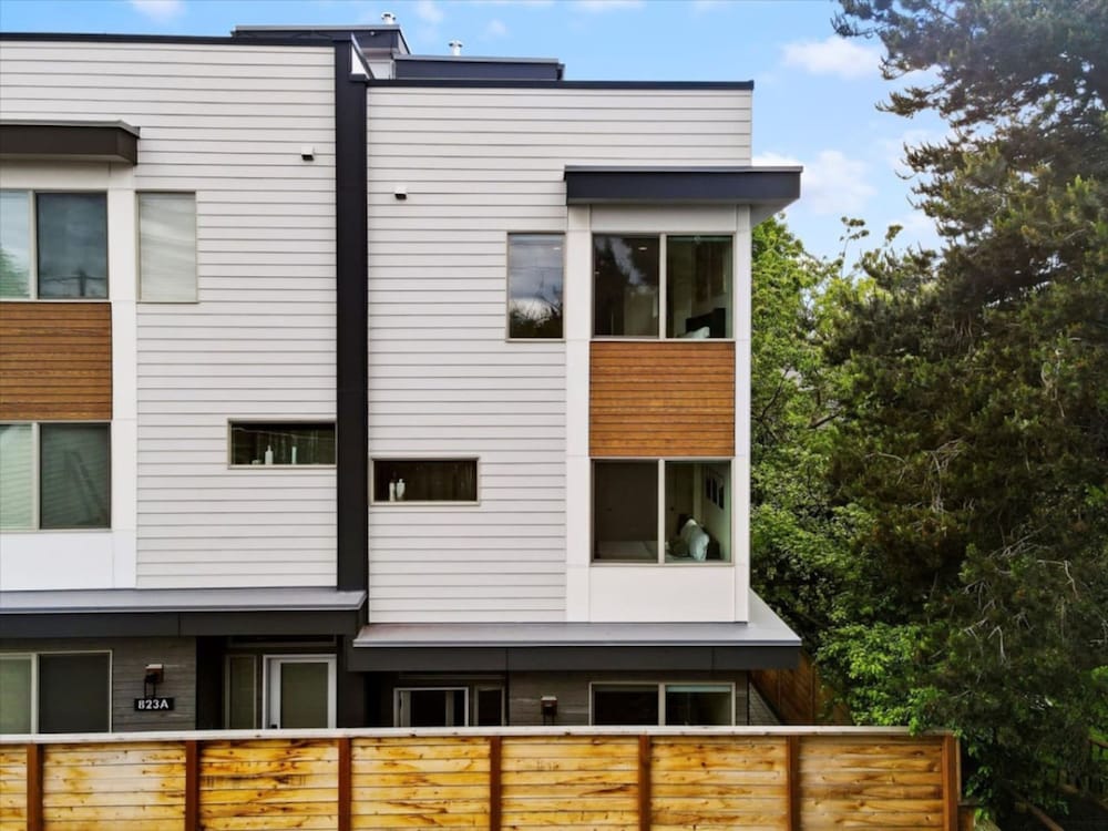 3Br 2.5Ba Rooftop View Green Lake Hideaway - photo 10
