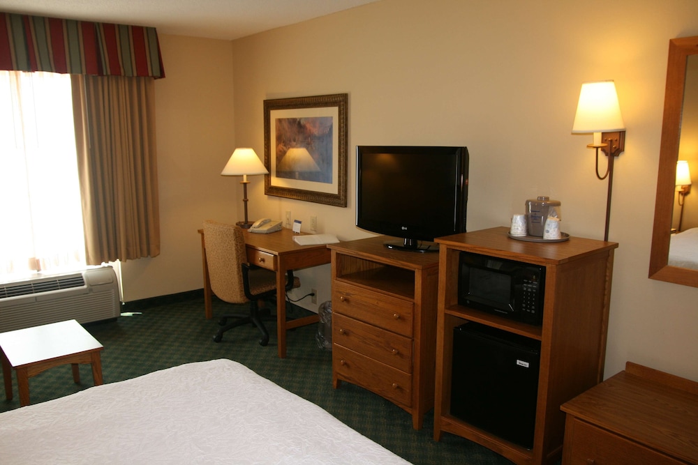 Hampton Inn Guntersville - photo 6