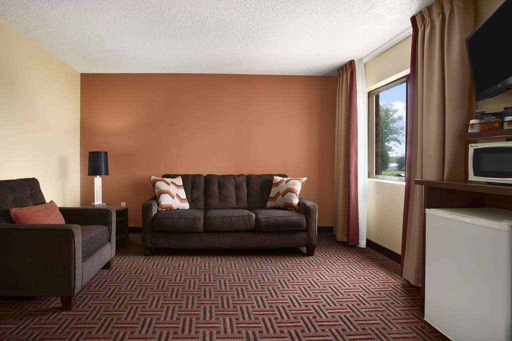 Super 8 by Wyndham Marion - photo 14