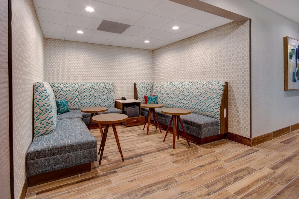 Hampton Inn & Suites Ontario Rancho Cucamonga - photo 2