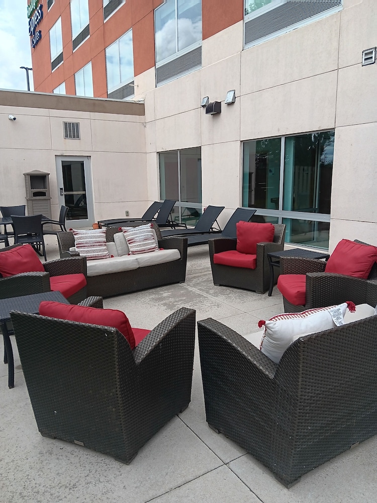 Holiday Inn Express & Suites Commerce by IHG - photo 22
