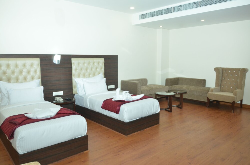 Hotel Grand SR — hotel in Azamgarh