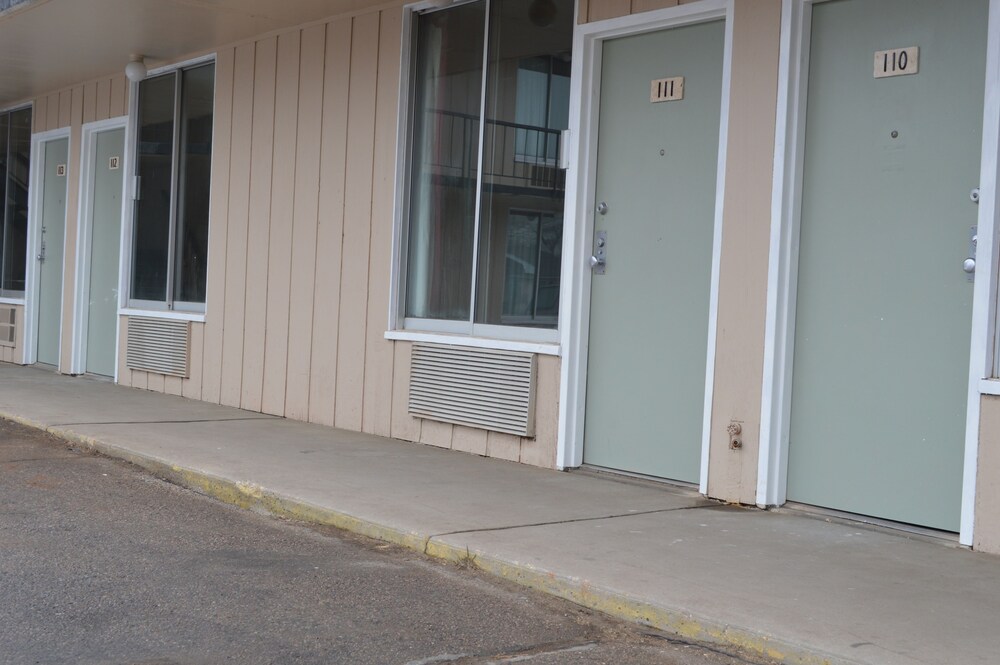 Laramie Valley Inn - photo 13