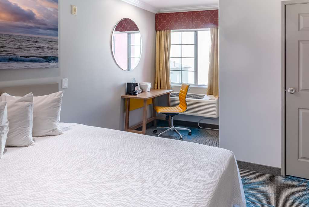 Days Inn by Wyndham Santa Monica - photo 18