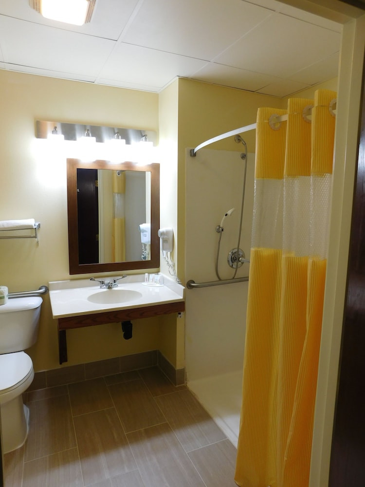 Days Inn by Wyndham Walcott Davenport - photo 12