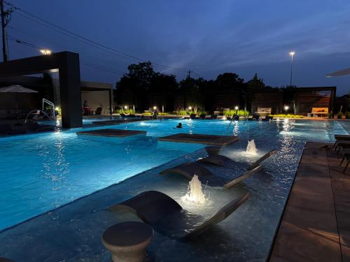 Luxury Resort Style Pool Apt - last minute hotel in Austin