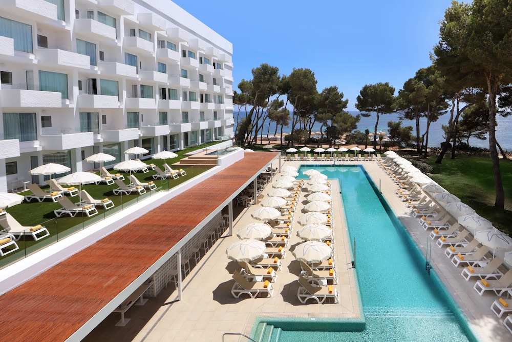 Iberostar Selection Santa Eulalia Ibiza Adults Only - carbon neutral hotel in Santa Eularia Des Riu