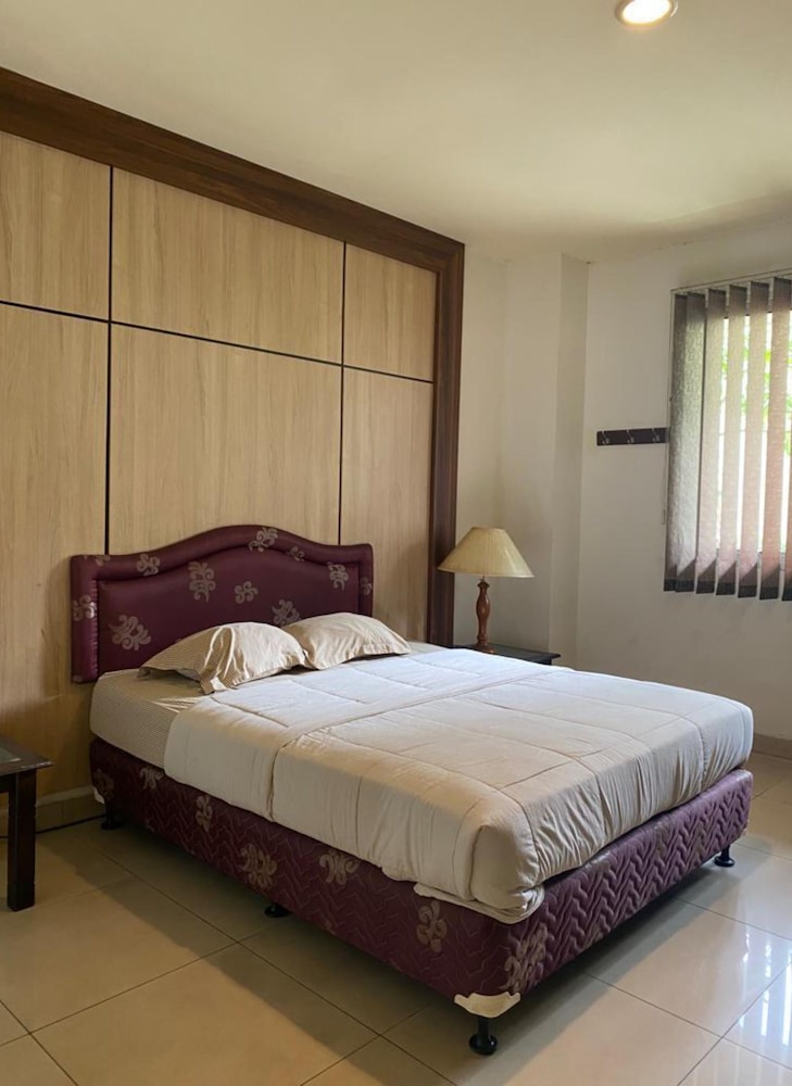 OYO 94107 Nomira Guest Room in Karawang, Indonesia