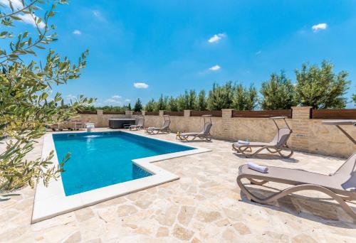 Villa Branko — 4-Star Luxury Hotel in Polaca, Croatia