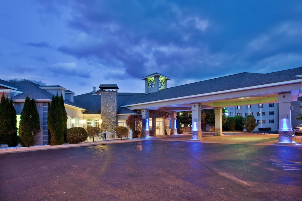 Holiday Inn Express St. Ignace Lake Front by IHG - photo 22