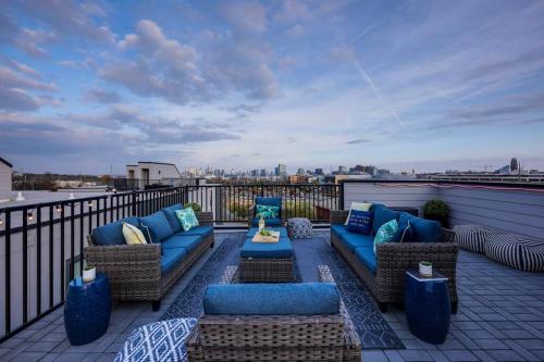 NEW and luxurious home by downtown Nashville with rooftop deck — 4-Star Luxury Hotel in Nashville, United States