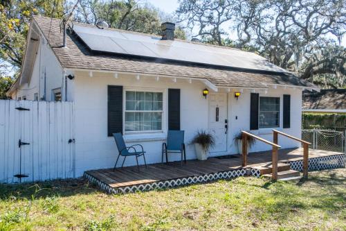 Cozy Home near Busch Gardens Adventure Island and USF — 4-Star Luxury Hotel in Tampa, United States
