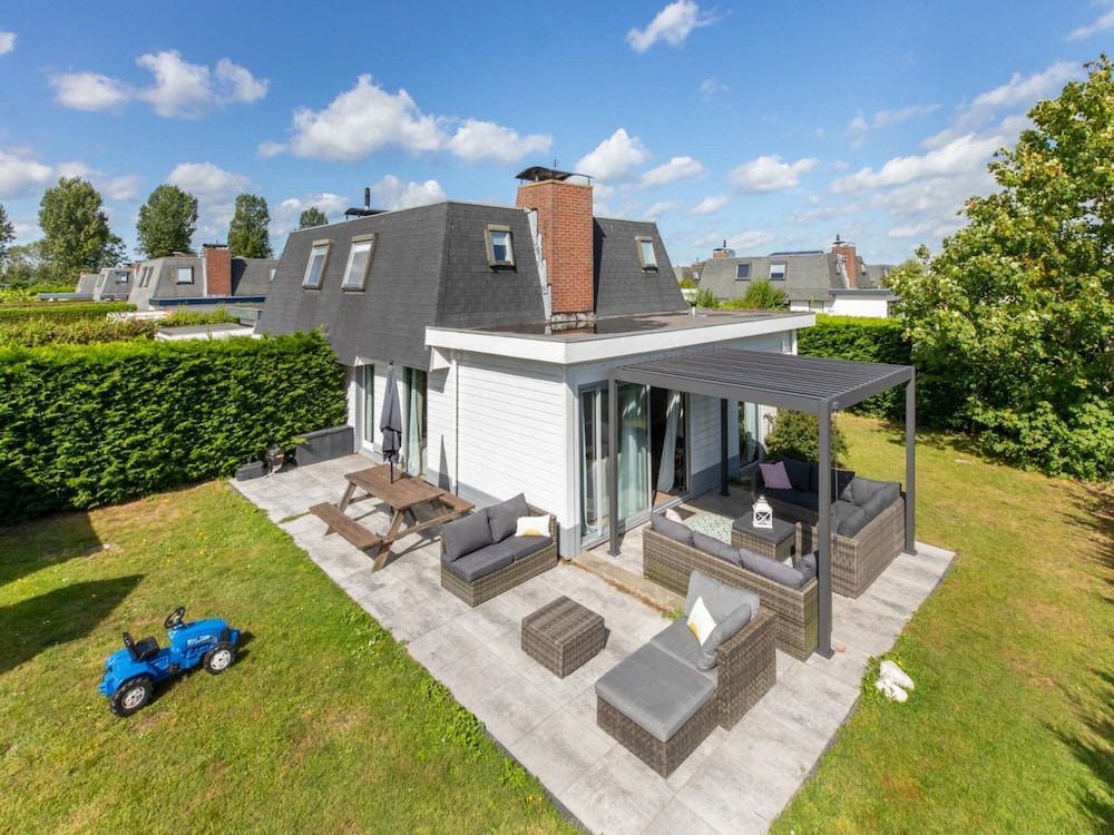 Holiday Home in Breskens near the Beach — 4-Star Luxury Hotel in Breskens, Netherlands