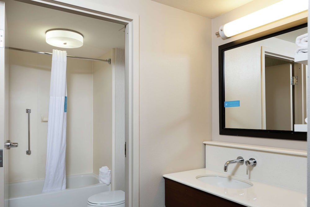 Hampton Inn & Suites Austin Airport - photo 29