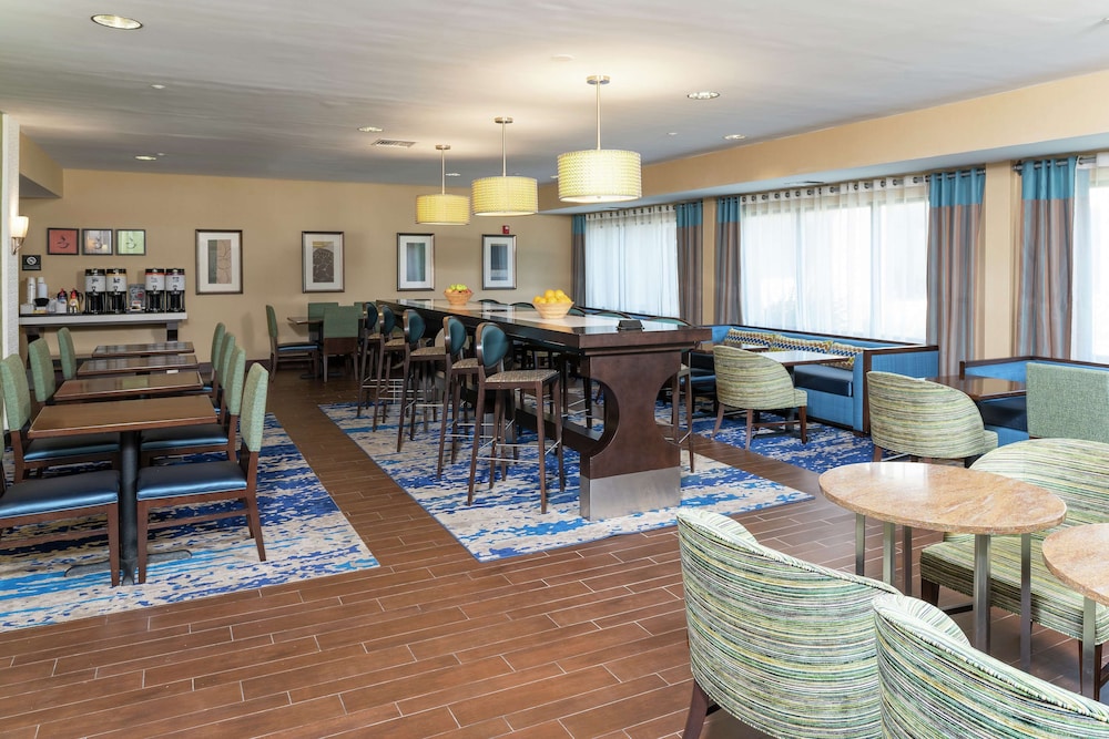 Hampton Inn East Lansing - photo 5