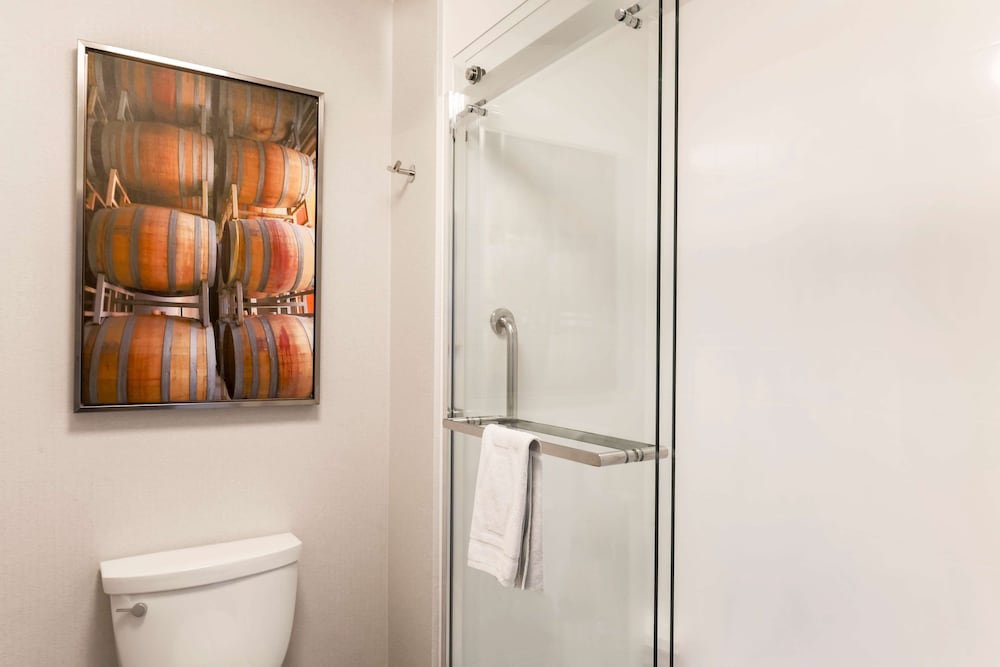 Hampton Inn & Suites Windsor Sonoma Wine Country - photo 34