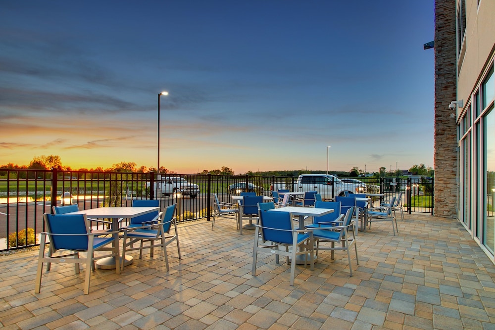 Holiday Inn Express & Suites Findlay North by IHG - photo 22