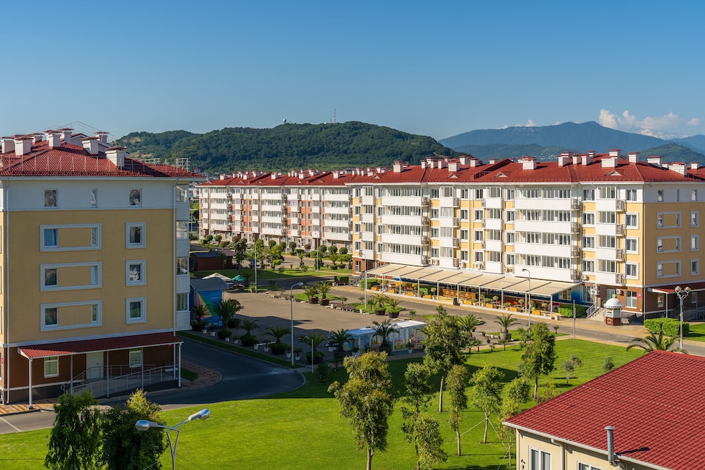Barkhatnye Sezony Ekaterininsky Kvartal — hotel in Sochi