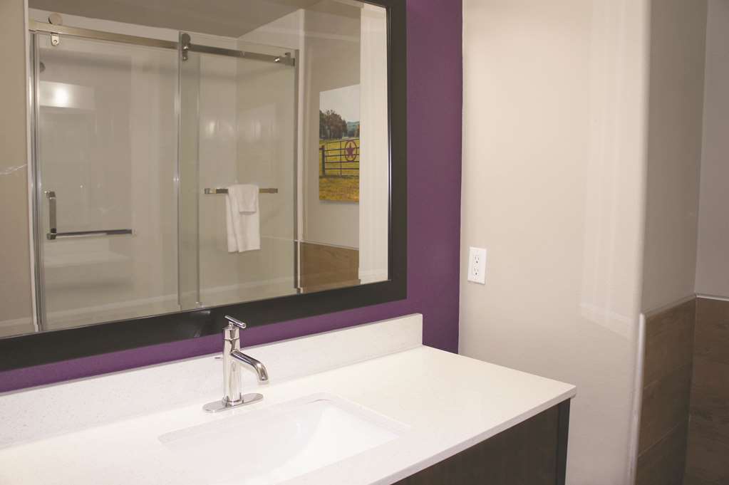 La Quinta Inn & Suites by Wyndham Pharr North McAllen - photo 14