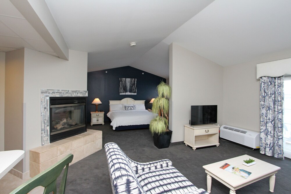 Bay Pointe Inn - photo 19