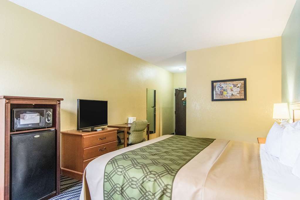 Econo Lodge Darien - photo 13