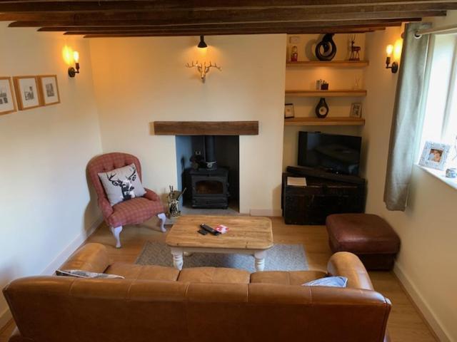 Cosy Flint Cottage — 4-Star Luxury Hotel in Eastbourne, United Kingdom