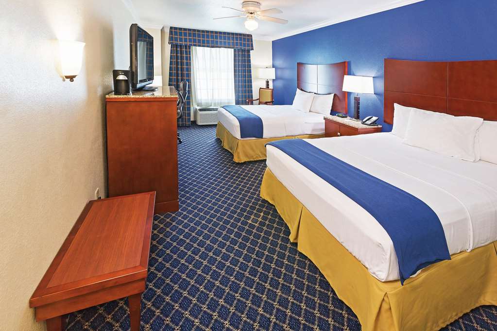 La Quinta Inn & Suites by Wyndham Dalhart - photo 27