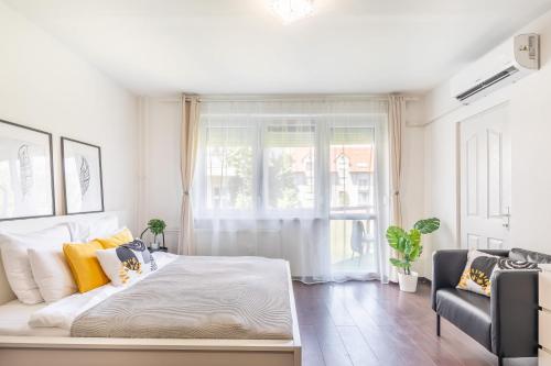 Sunny Balcony Cute and Cozy — 4-Star Luxury Hotel in Budapest, Hungary