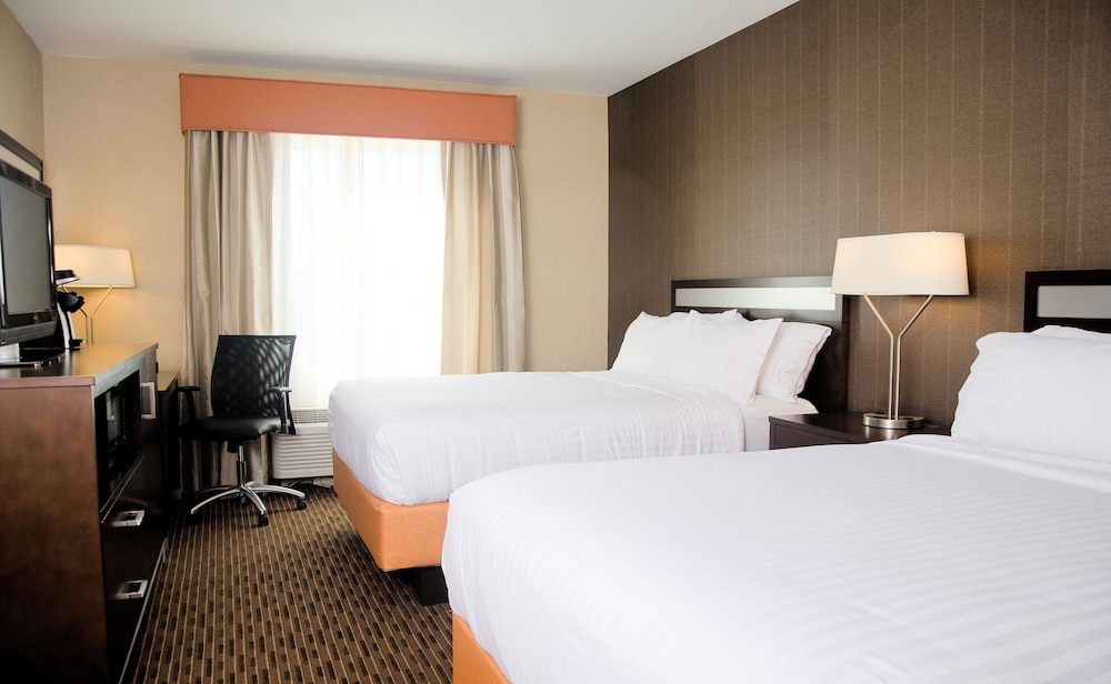 Holiday Inn Express Hotel & Suites Watertown Thousand Island by IHG - photo 20