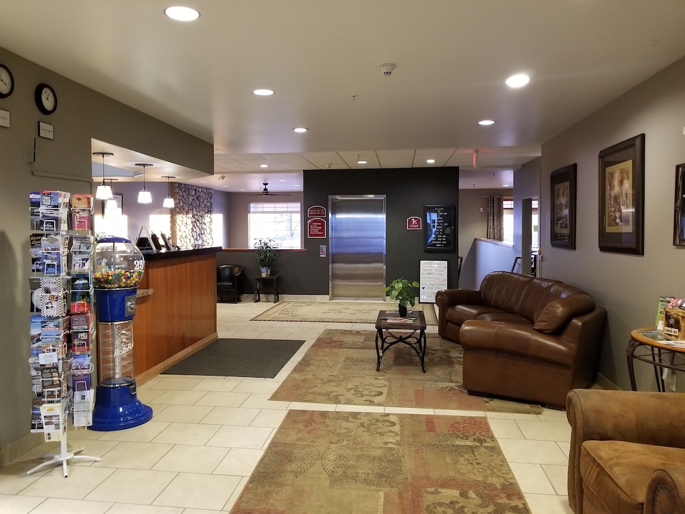 Grand View Inn & Suites - photo 4