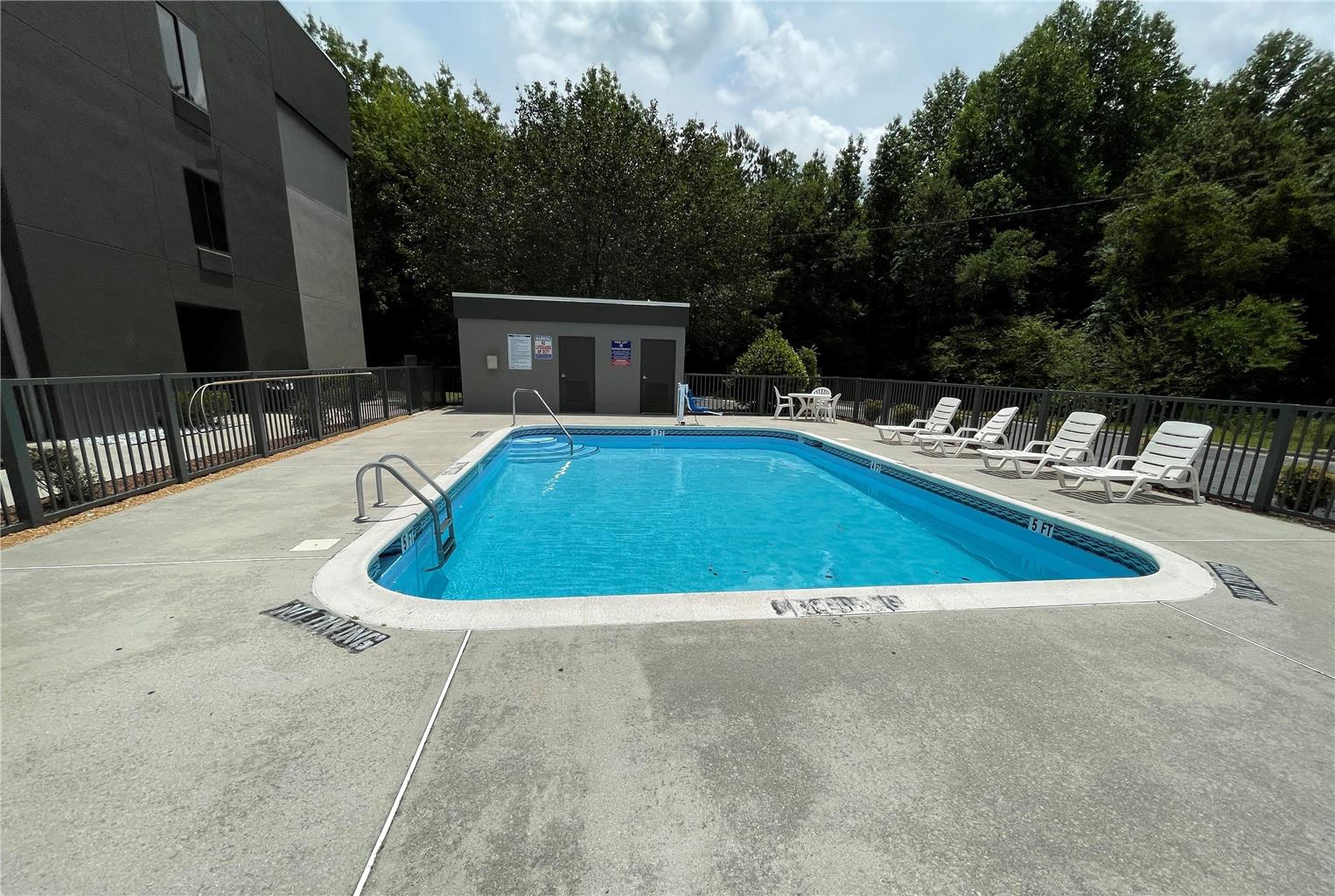 La Quinta Inn & Suites by Wyndham Fayetteville I 95 - photo 9