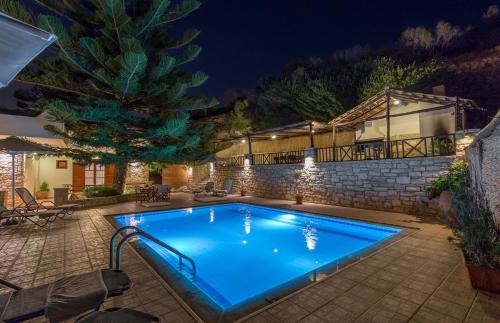 Exclusive Crete Villa Villa Argiris 4 Bedroom Private Pool — 4-Star Luxury Hotel in Rethymno, Greece