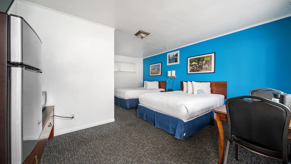 Grand Traverse Motel - photo 27