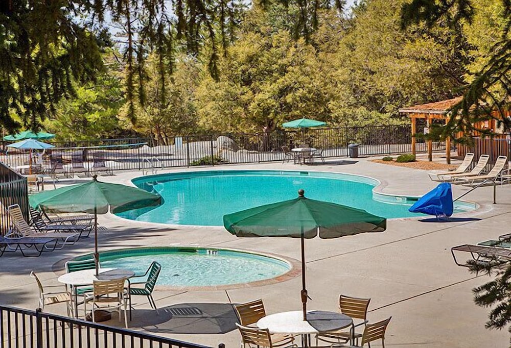 Idyllwild RV Resort Caravan Park - photo 8