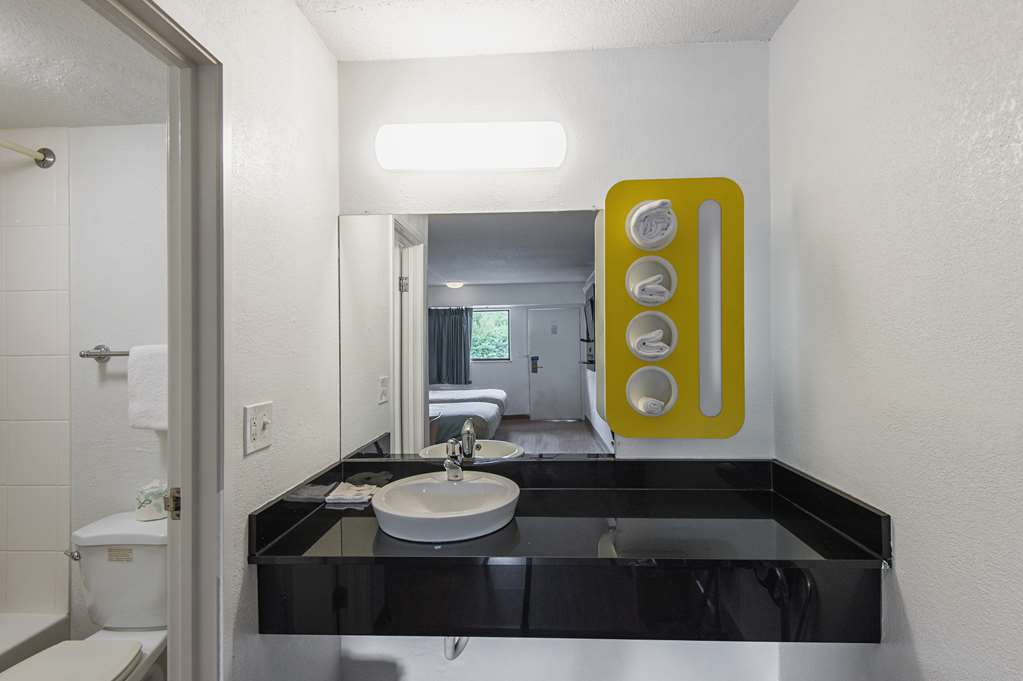 Motel 6 Overland Park KS - photo 19