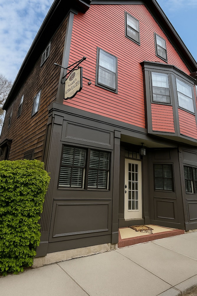 86 Dr Marcus House Popular Broadway Area — 4-Star Luxury Hotel in Newport, United States