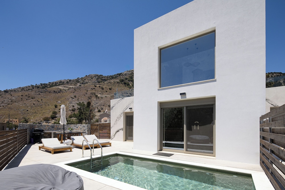Imbros Villas — 4-Star Luxury Hotel in Chora Sfakion, Greece