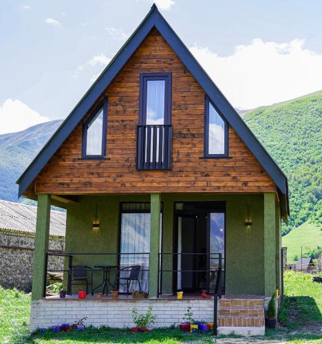 Tuta Area Cottage — 4-Star Luxury Hotel in Step'antsminda, Georgia