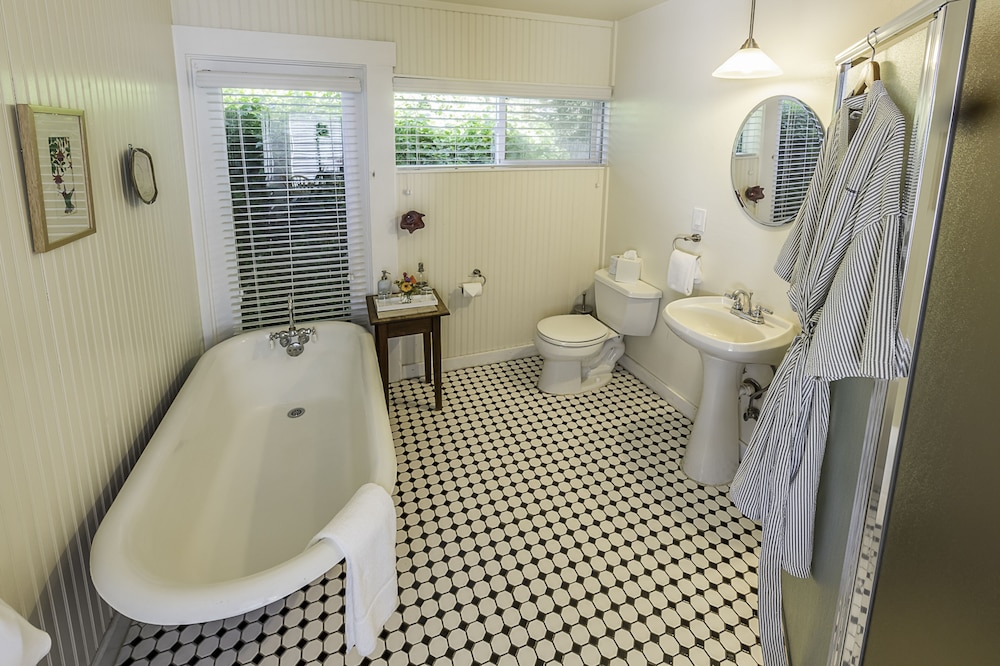 The Inn at Schoolhouse Creek - photo 54